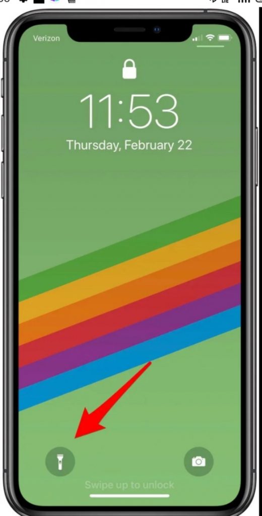 Turning off Flashlight from iPhone 12 Lock Screen