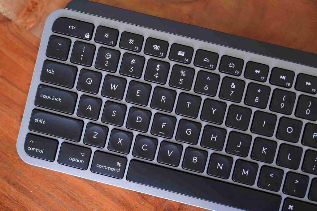 How to connect keyboard to Mac 